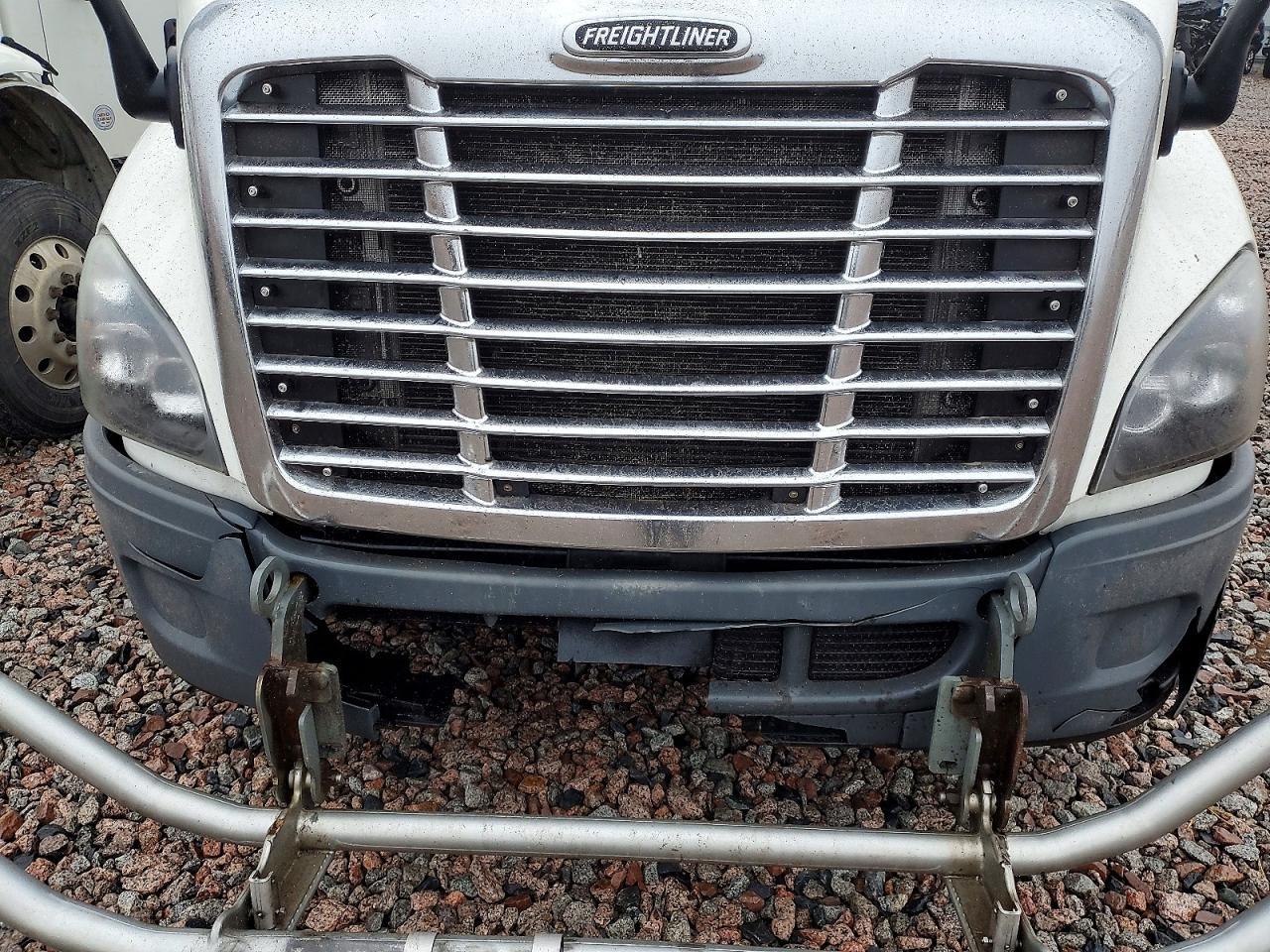 2016 Freightliner Cascadia 125 Semi Truck