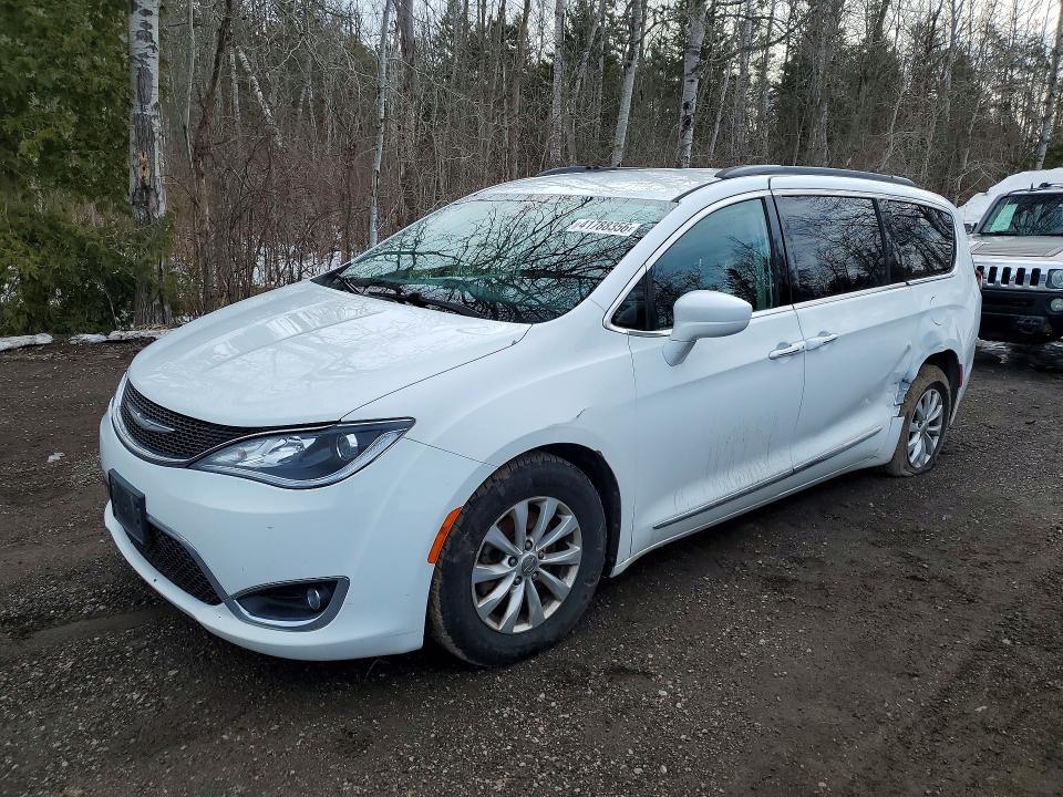 2017 Chrysler Pacifica Touring l f