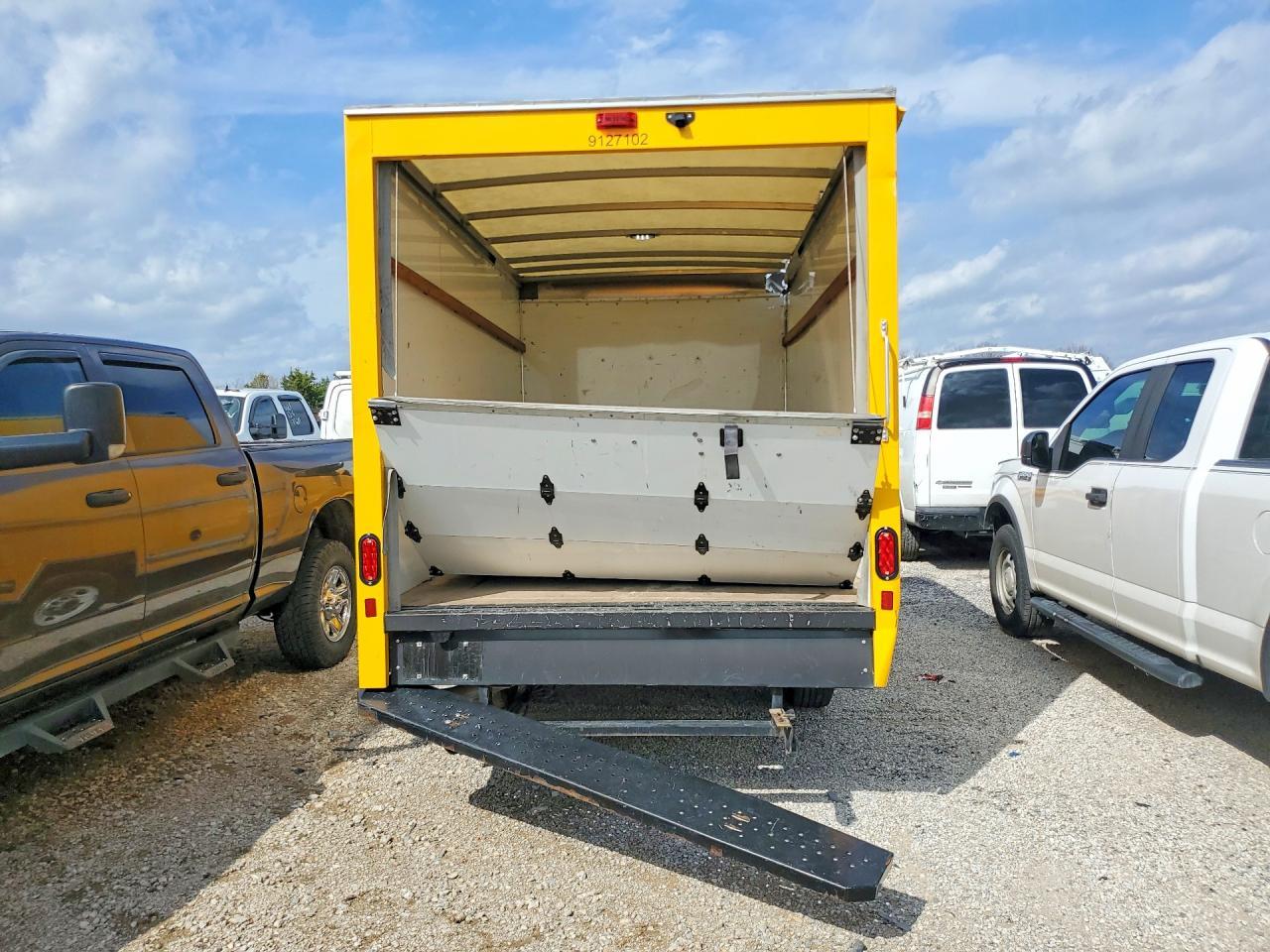 2024 GMC Savana BOX Truck