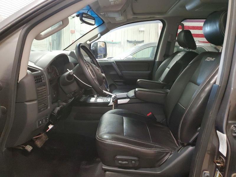 2014 Nissan Titan SV