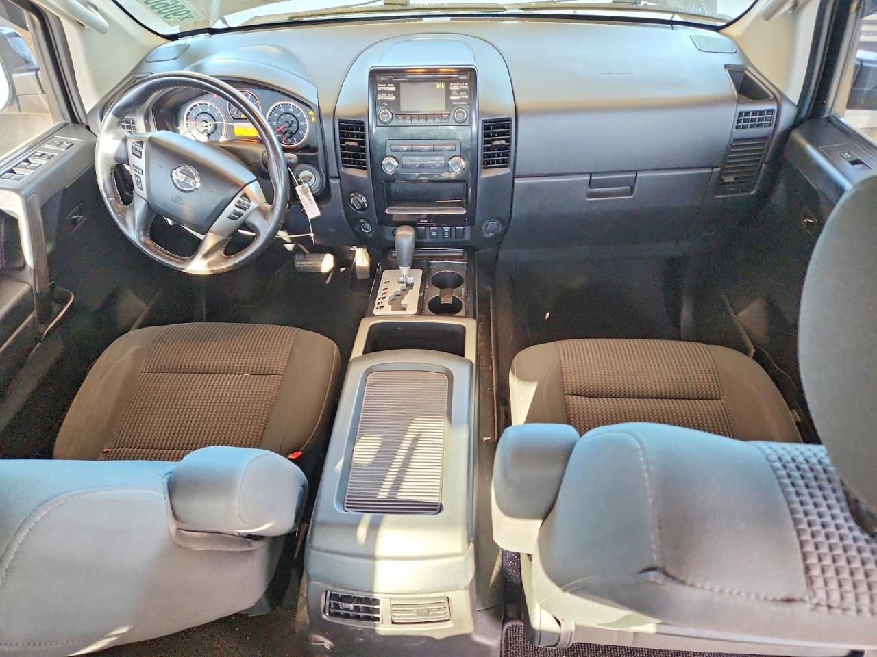 2014 Nissan Titan SV