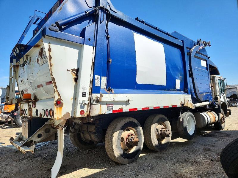 2011 Mack MRU613 Refuse Truck