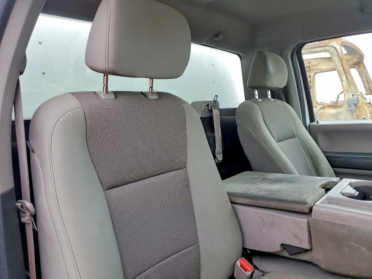 2017 Ford F550 Super Duty BOX Truck