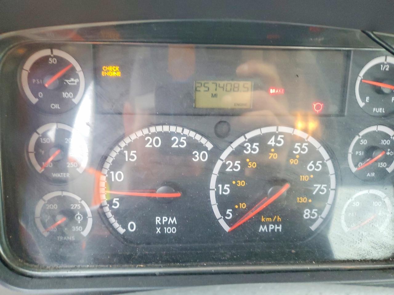 2010 Freigliner 2010 Freightliner Business Class M2 Semi Truck