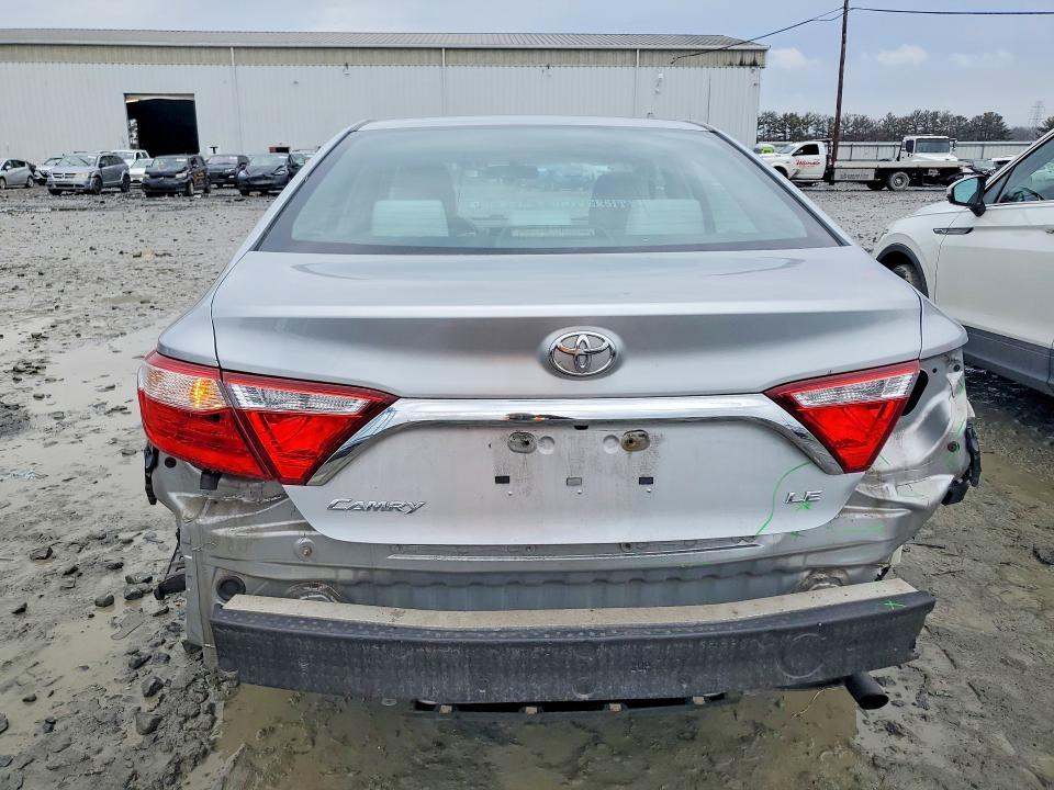 2016 Toyota Camry le