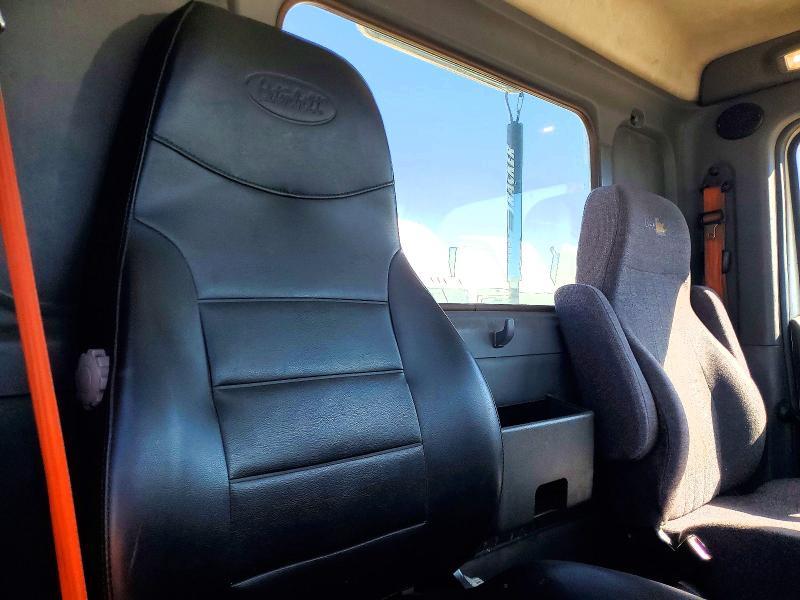 2017 Peterbilt 579 Semi Truck