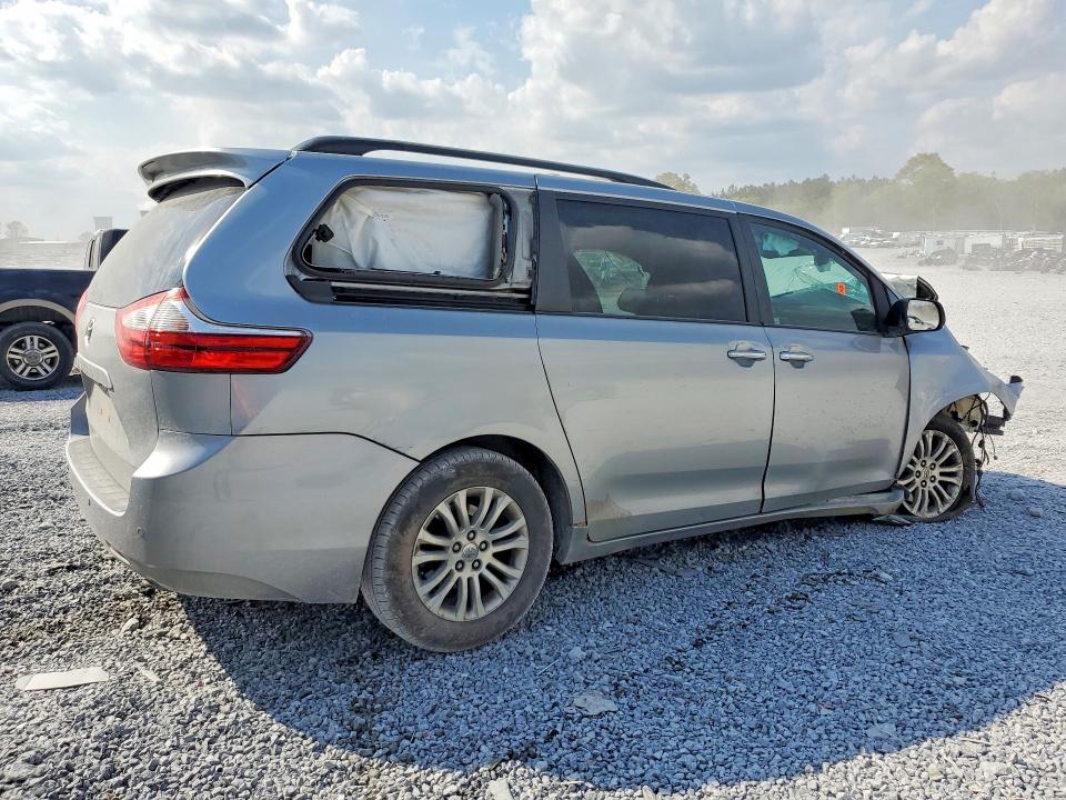 2015 Toyota Sienna xle 8-passenger