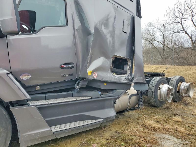 2023 Kenworth T680 Semi Truck