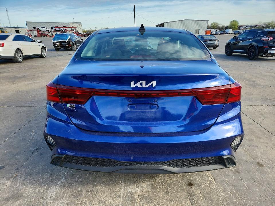 2023 KIA Forte lxs