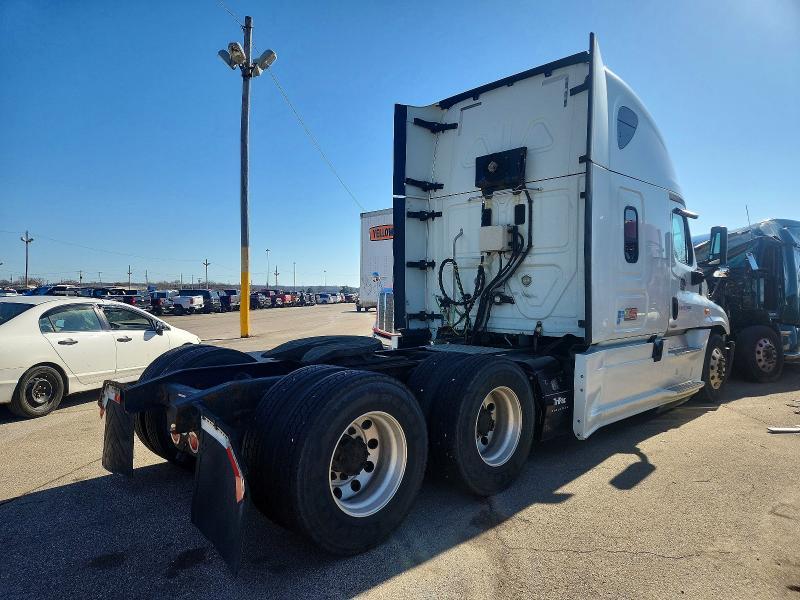 2015 Freightliner Cascadia Semi Truck