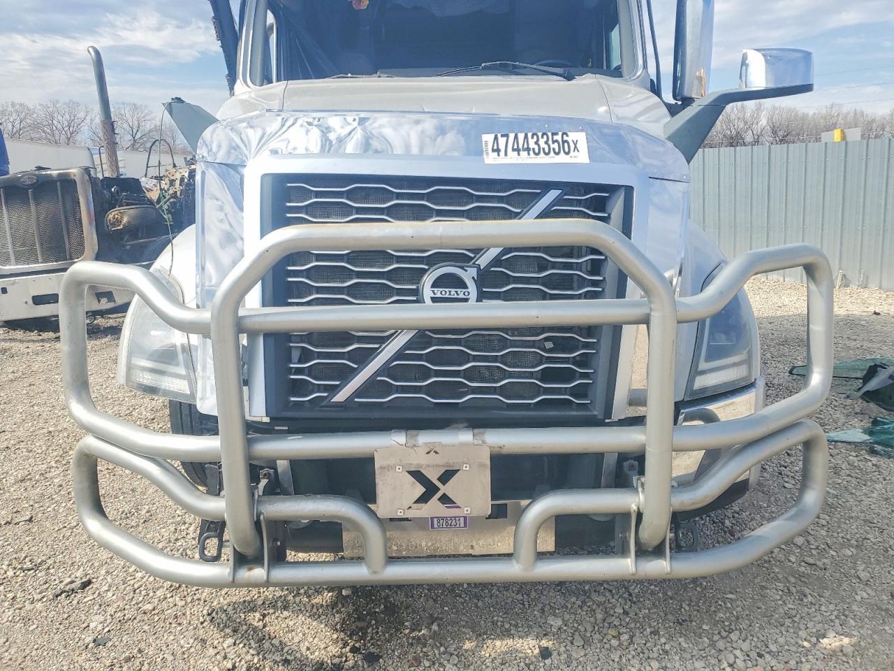 2020 Volv O VNL Semi Truck