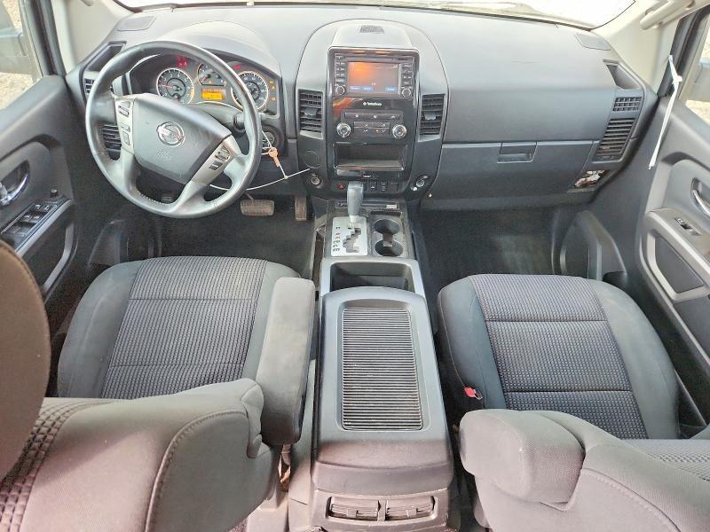 2015 Nissan Titan sv