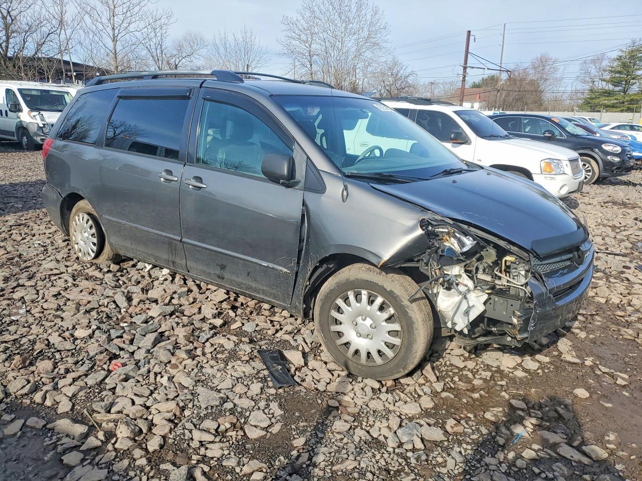 2004 Toyota Sienna le 8 Passenger