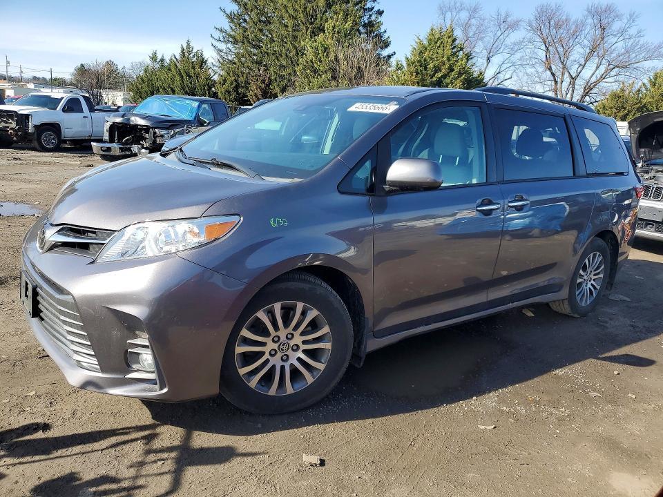 2020 Toyota Sienna xle 8-passenger