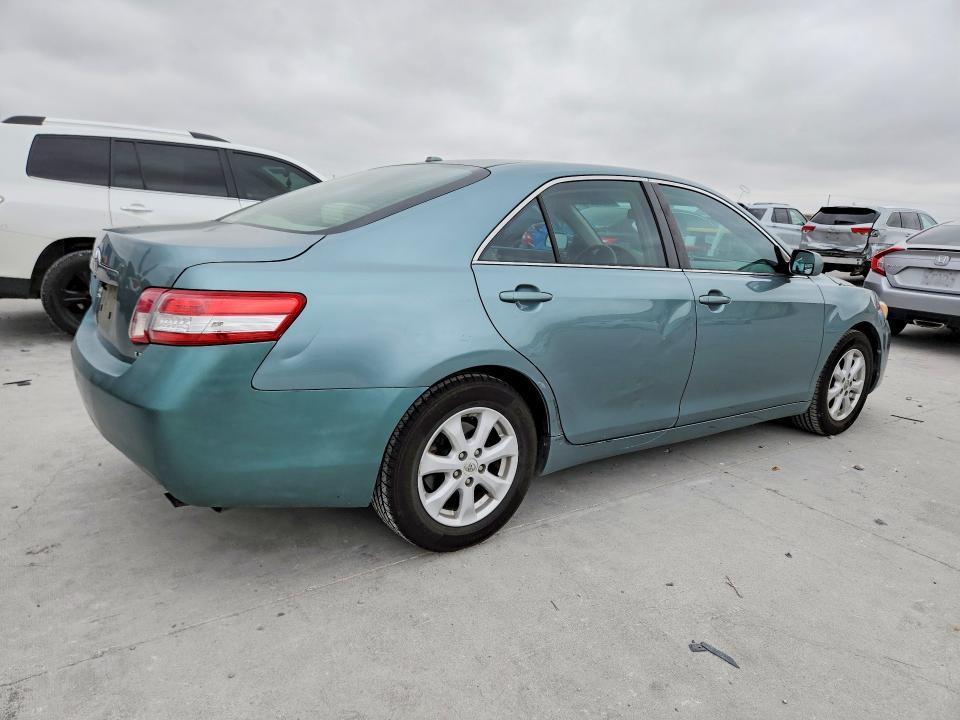 2011 Toyota Camry le