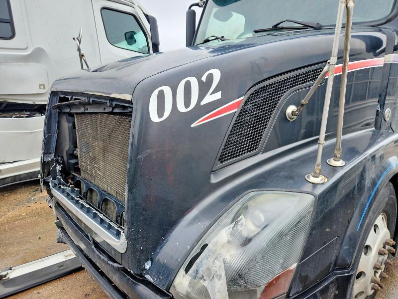 2007 Volvo VNL Semi Truck