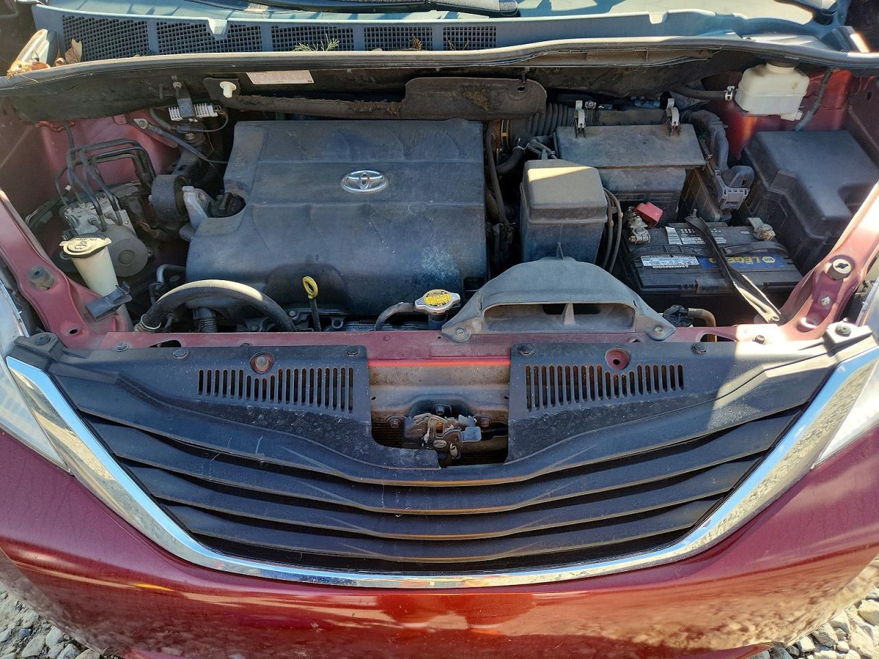 2013 Toyota Sienna le 8-passenger