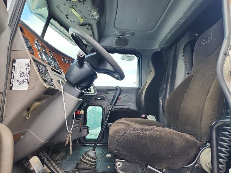 2009 Peterbilt 388 Semi Truck