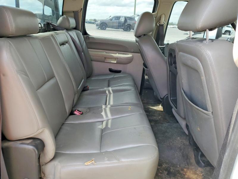 2014 Chevrolet Silverado Flatbed Truck