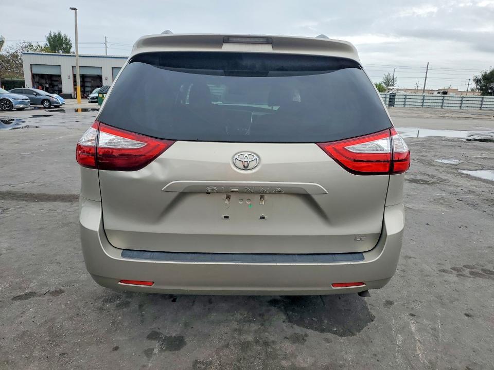 2016 Toyota Sienna le 8-passenger