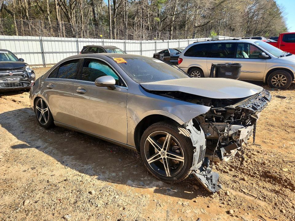2019 Mercedes-Benz A 220