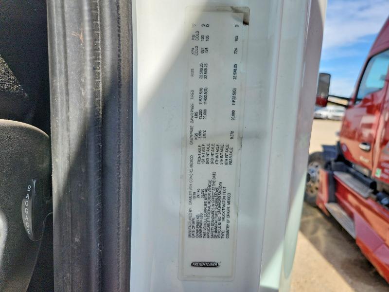 2020 Freigliner 2020 Freightliner Cascadia 126 Semi Truck