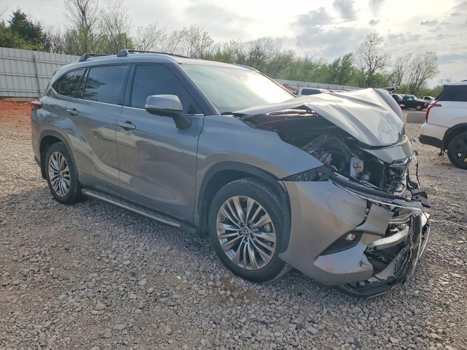 2025 Toyota Highlander Platinum