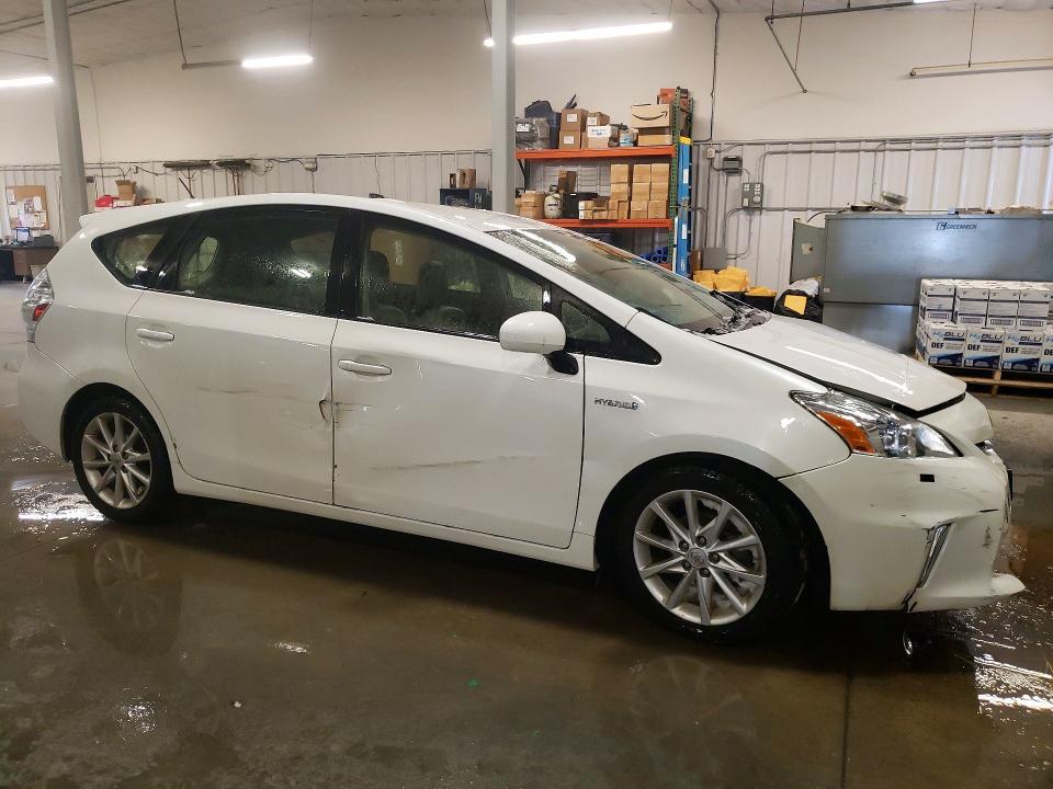 2013 Toyota Prius v Five