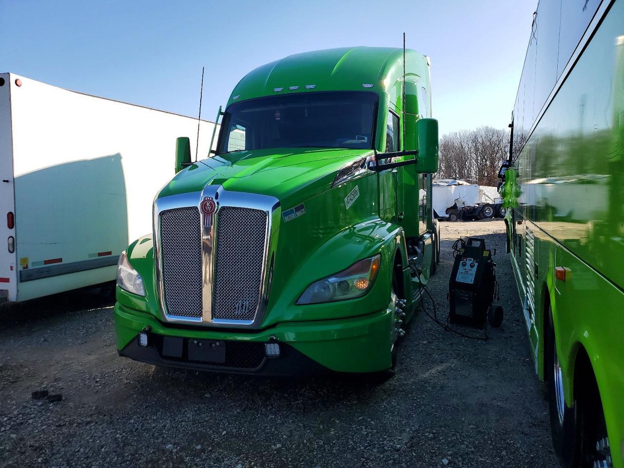 2023 Kenworth T680 Semi Truck