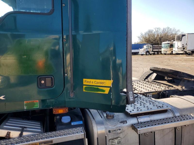 2017 Mack CX612 Semi Truck