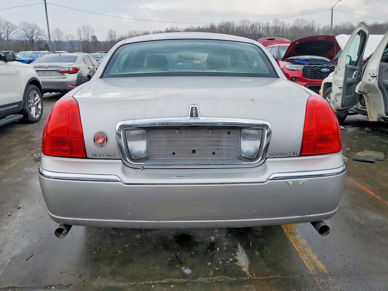 2011 Lincoln Town car Signature Limited