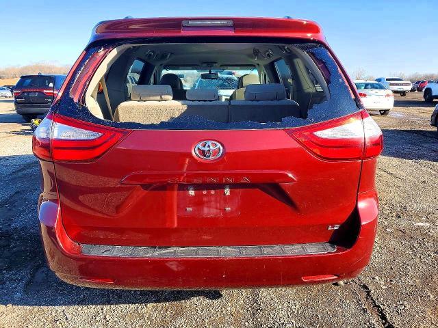 2017 Toyota Sienna le 8-passenger
