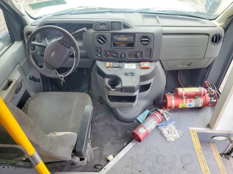 2019 Ford Econoline E450 Super Duty Cutaway Van