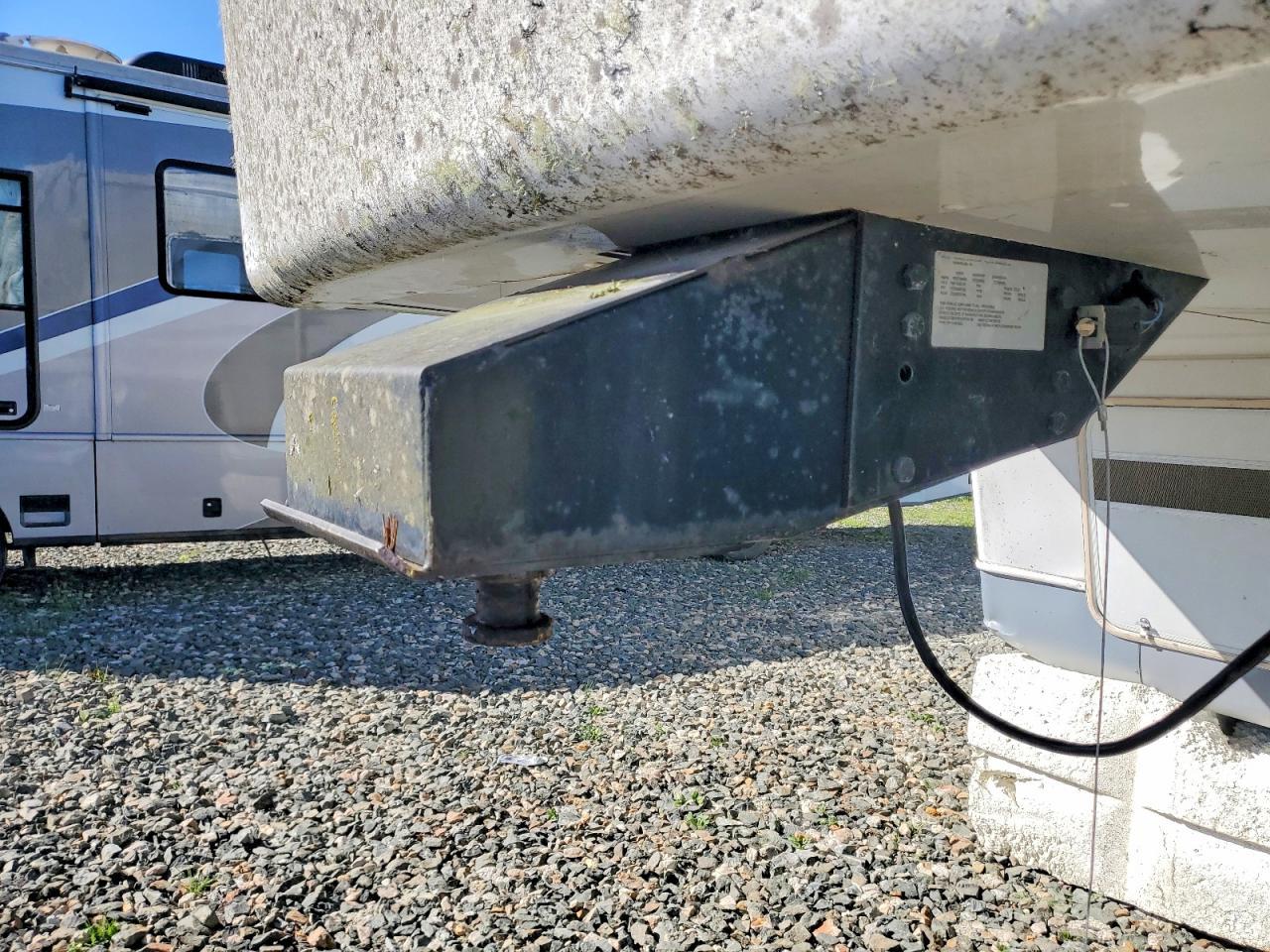 2006 Holiday Presidential Camper