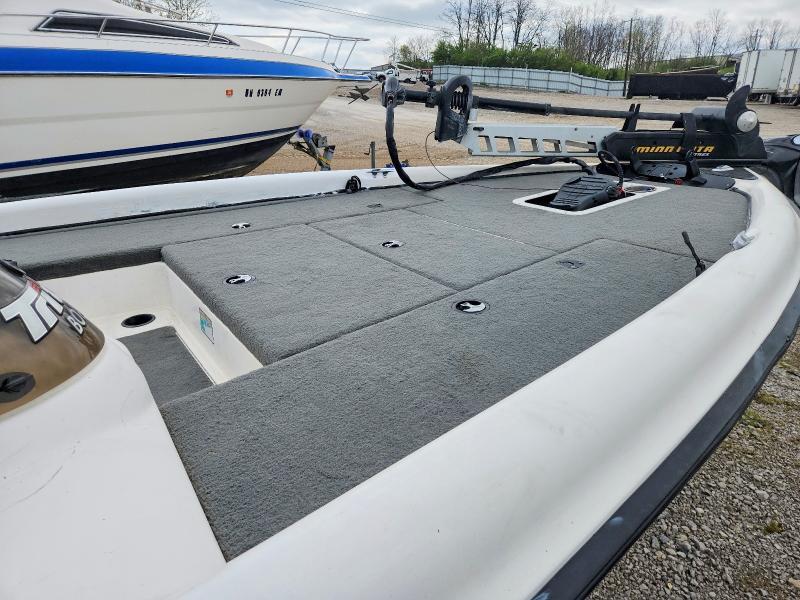 1999 Triton Boat