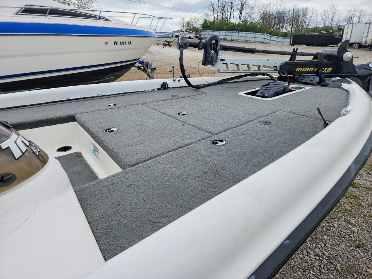 1999 Triton Boat