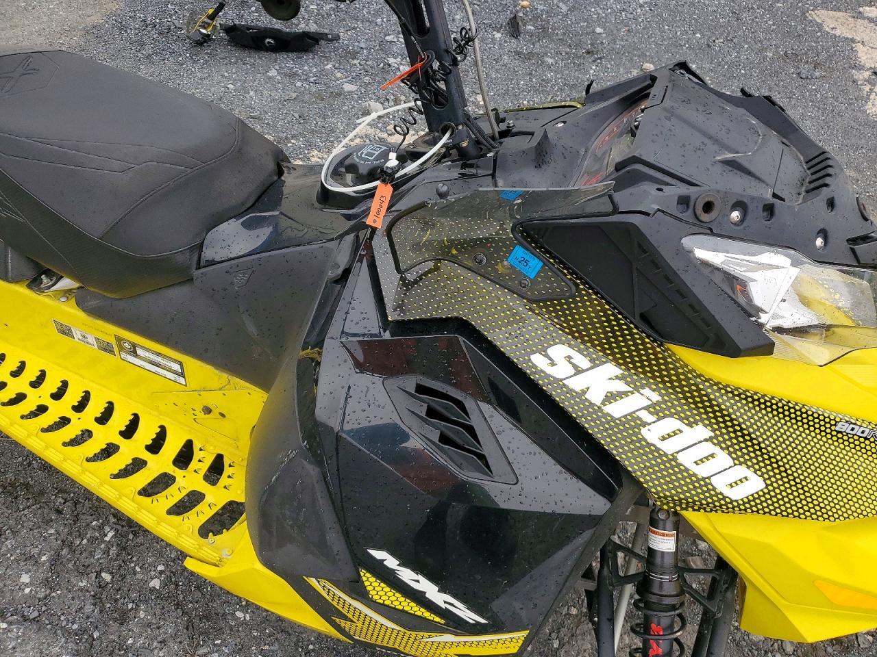 2015 Skidoo Snowmobile
