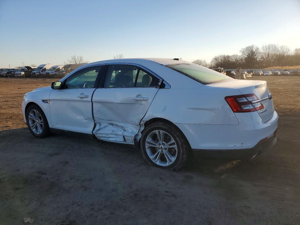 2015 Ford Taurus se