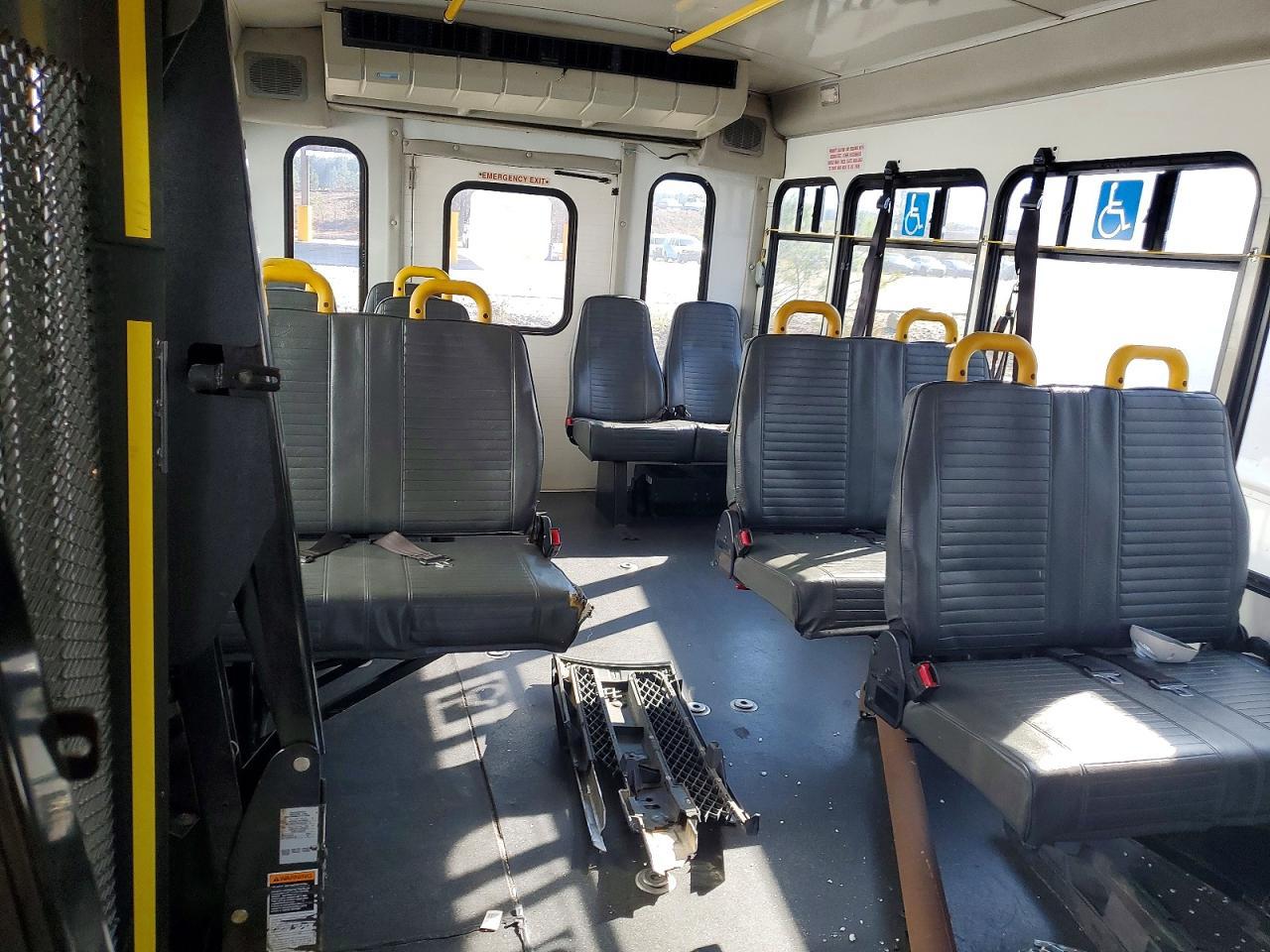 2016 Ford E450 Shuttle Bus