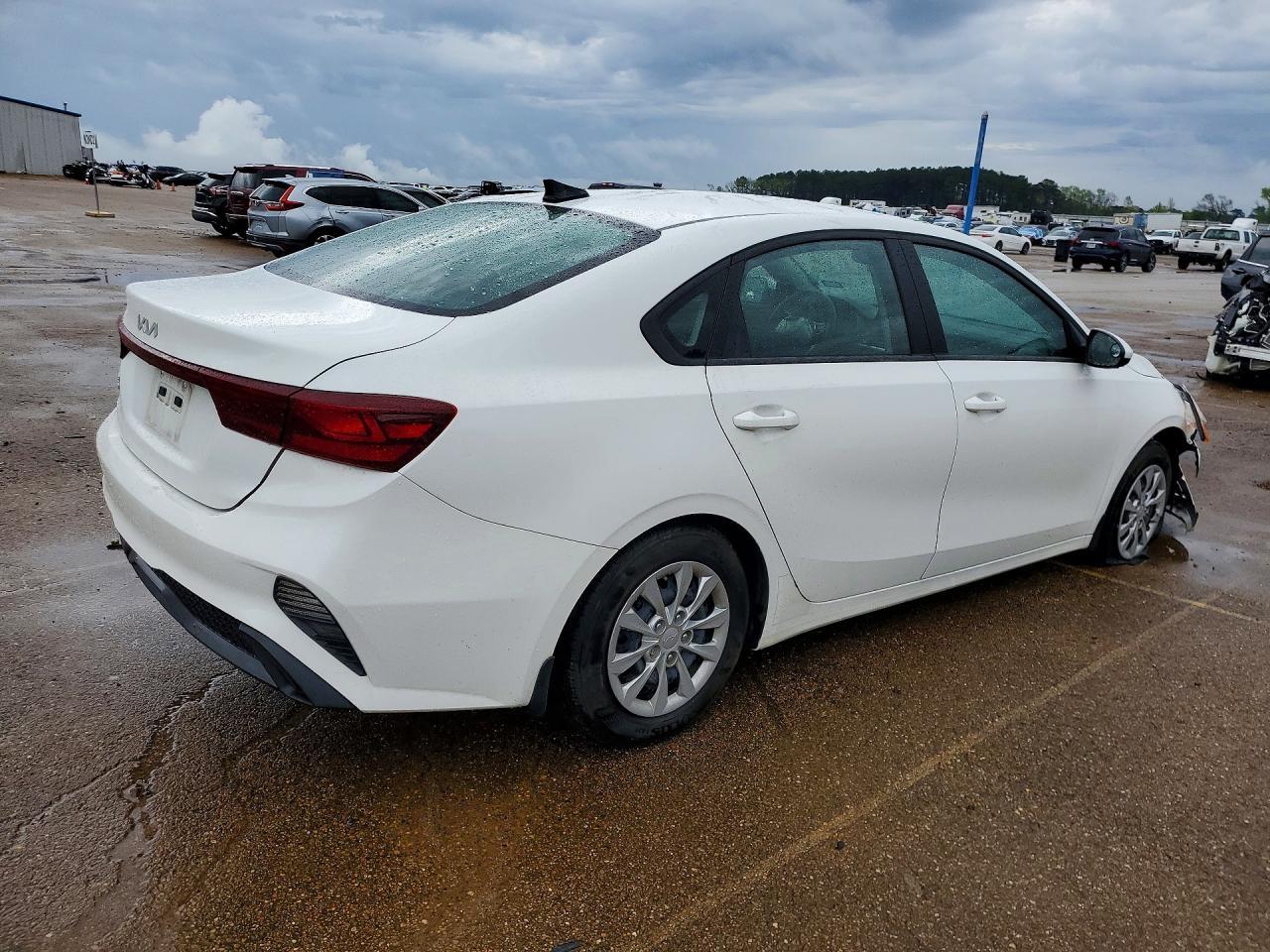 2024 KIA Forte lx