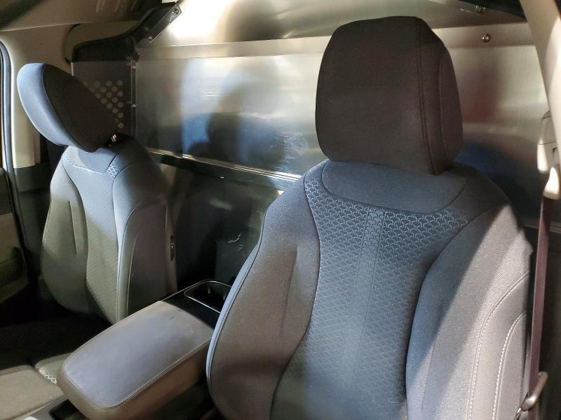 2025 KIA Carnival LX