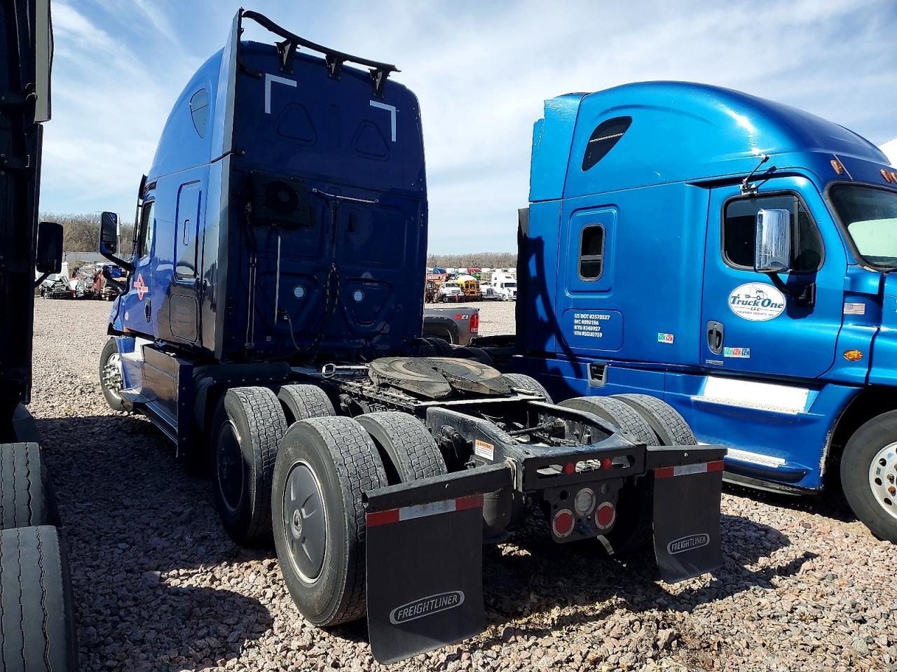 2025 Freightliner Cascadia 126 Semi Truck