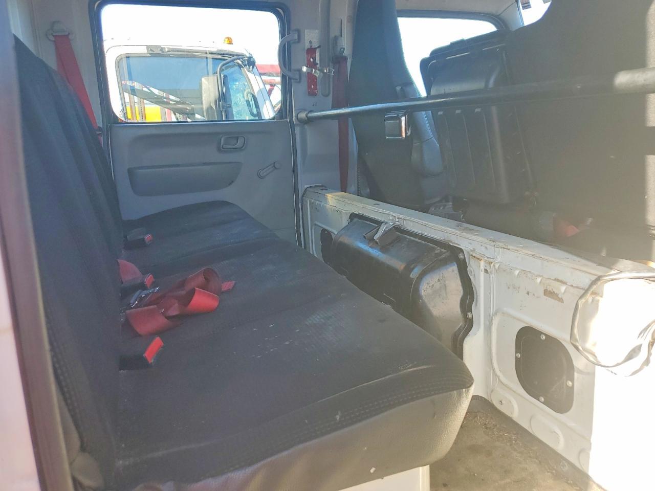 2019 Mitsubishi FE160 BOX Truck