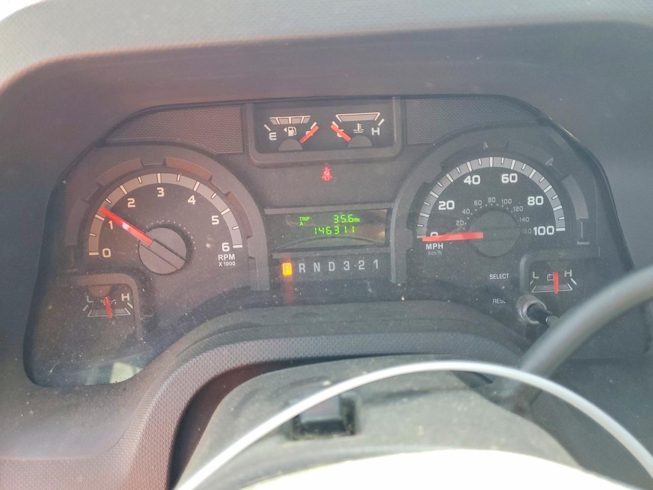 2014 Ford Econoline E450 Super Duty Cutaway Van