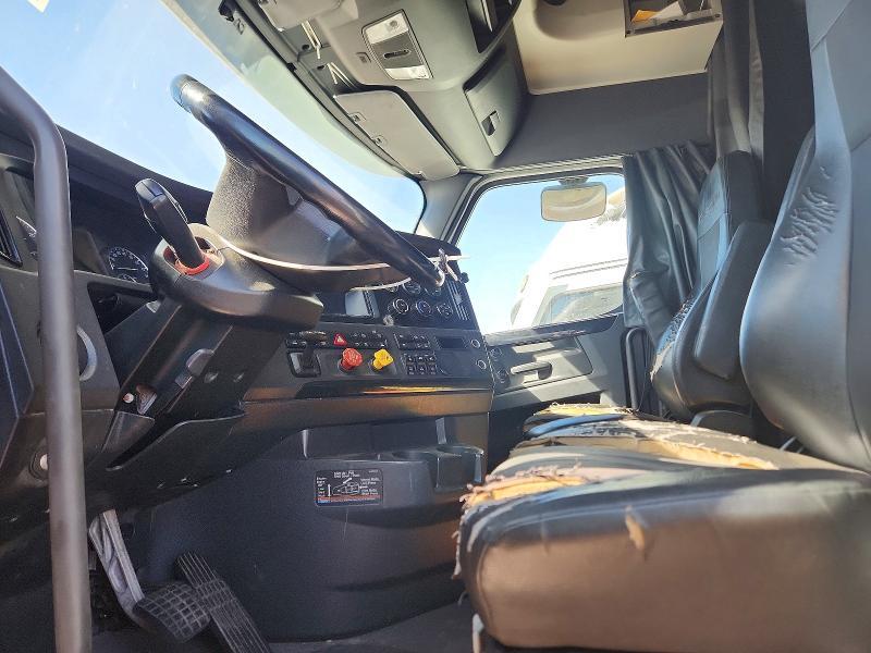 2023 Freightliner Cascadia 126 Semi Truck