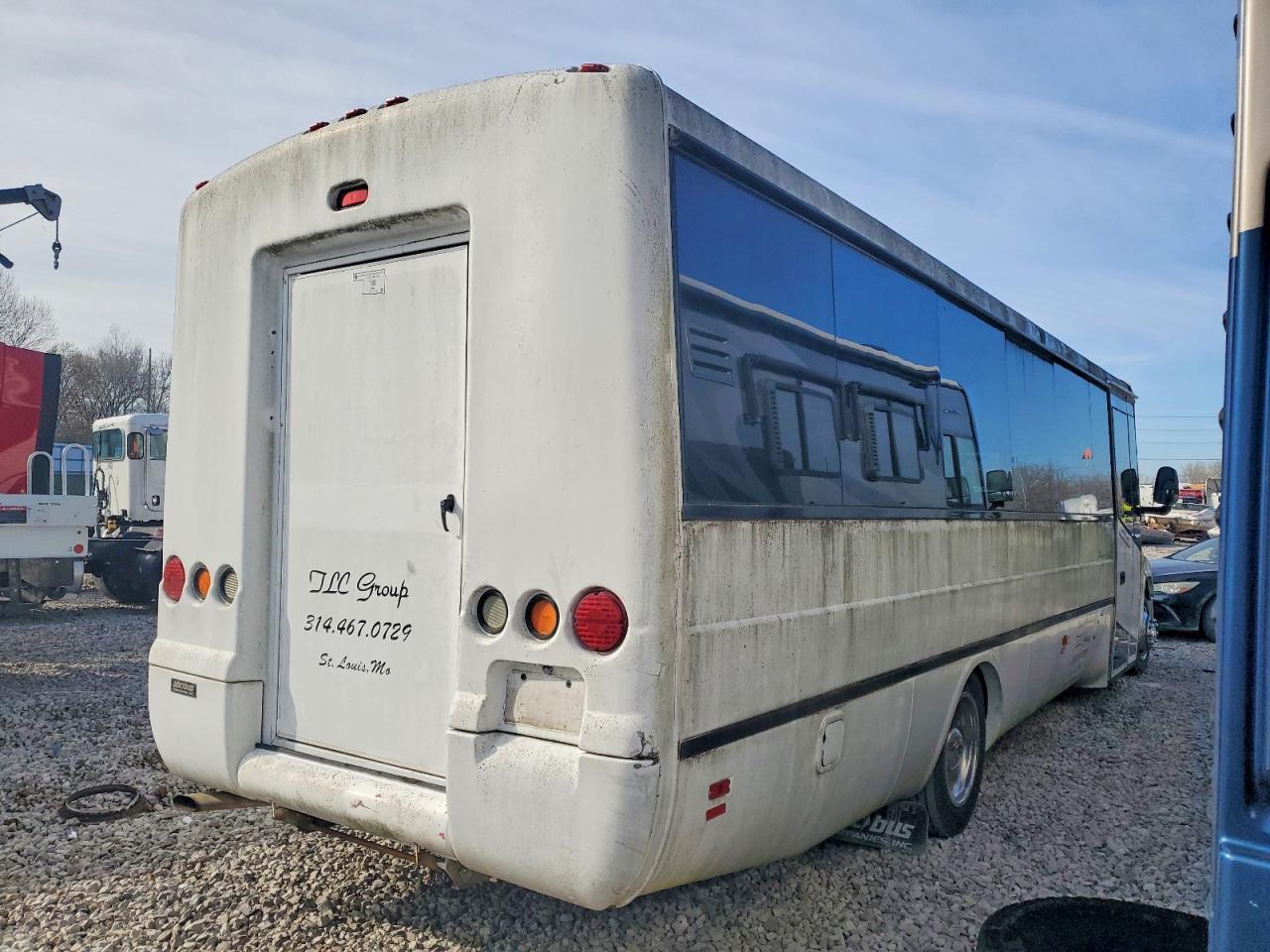 2006 Freigliner Shuttle Bus