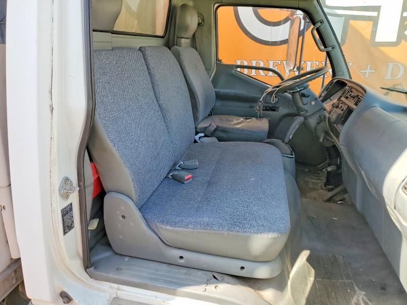 2004 Mitsubishi 2004 Mits 649-BOX Truck