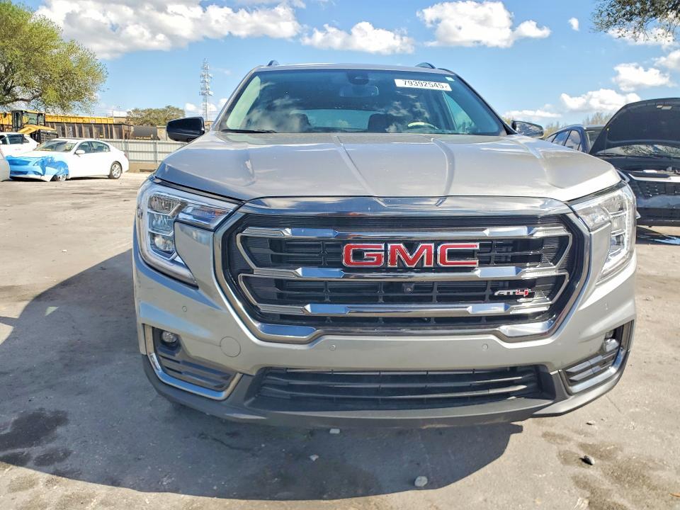 2024 GMC Terrain AT4
