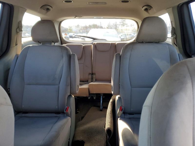 2015 KIA Sedona lx