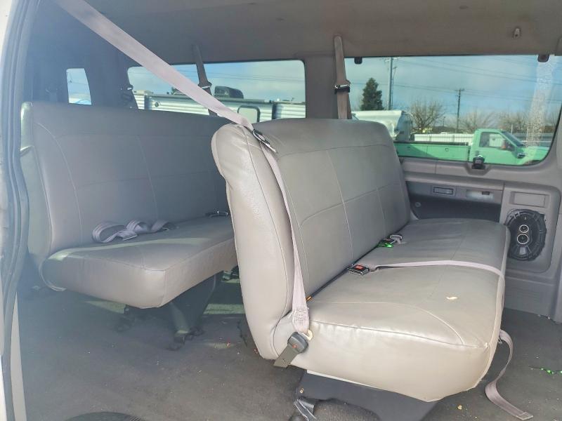 1999 Ford Econoline E350 Super Duty Wagon